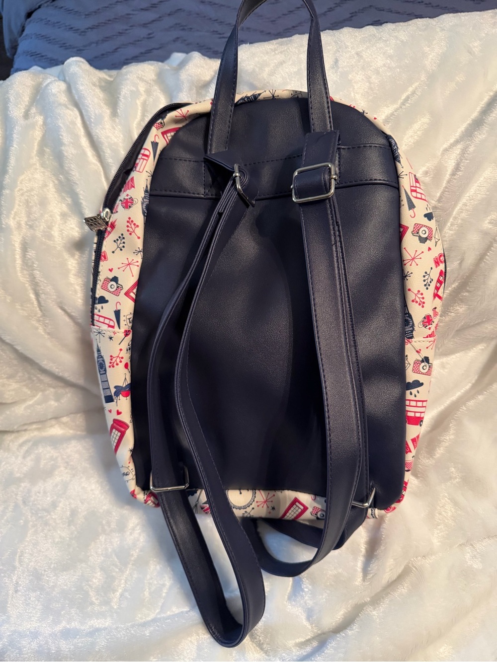 London Print Backpack - Cream with Red & Navy Icons - Picture 5 of 7